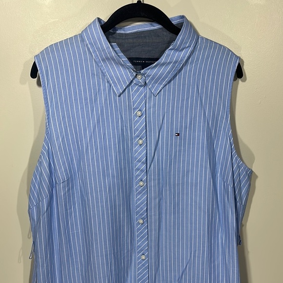 Tommy Hilfiger Light Blue and White Sleeveless Button Down Collared Shirt Dress - Picture 2 of 11